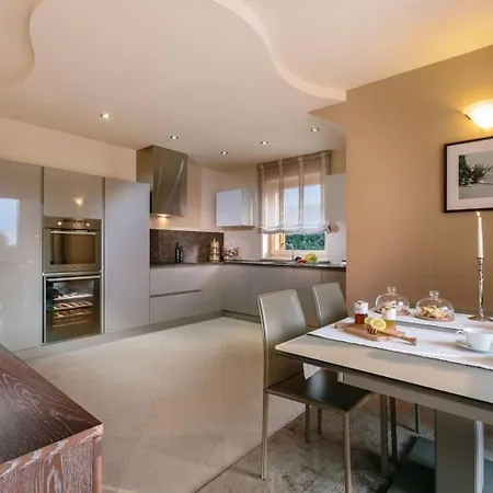 Luxury With Private Swimming Pool In Vabriga *