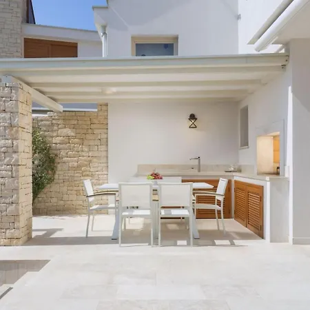 Luxury With Private Swimming Pool In Vabriga