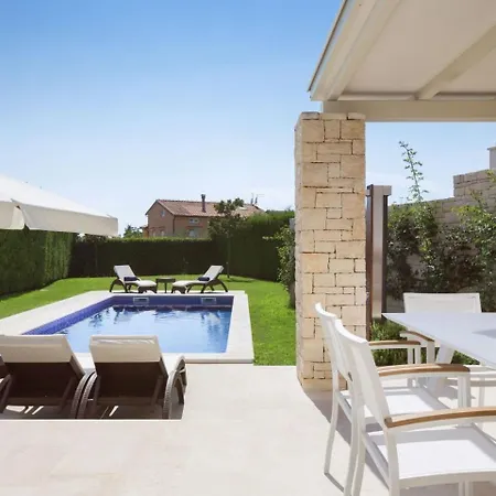 Luxury With Private Swimming Pool In Vabriga Villa